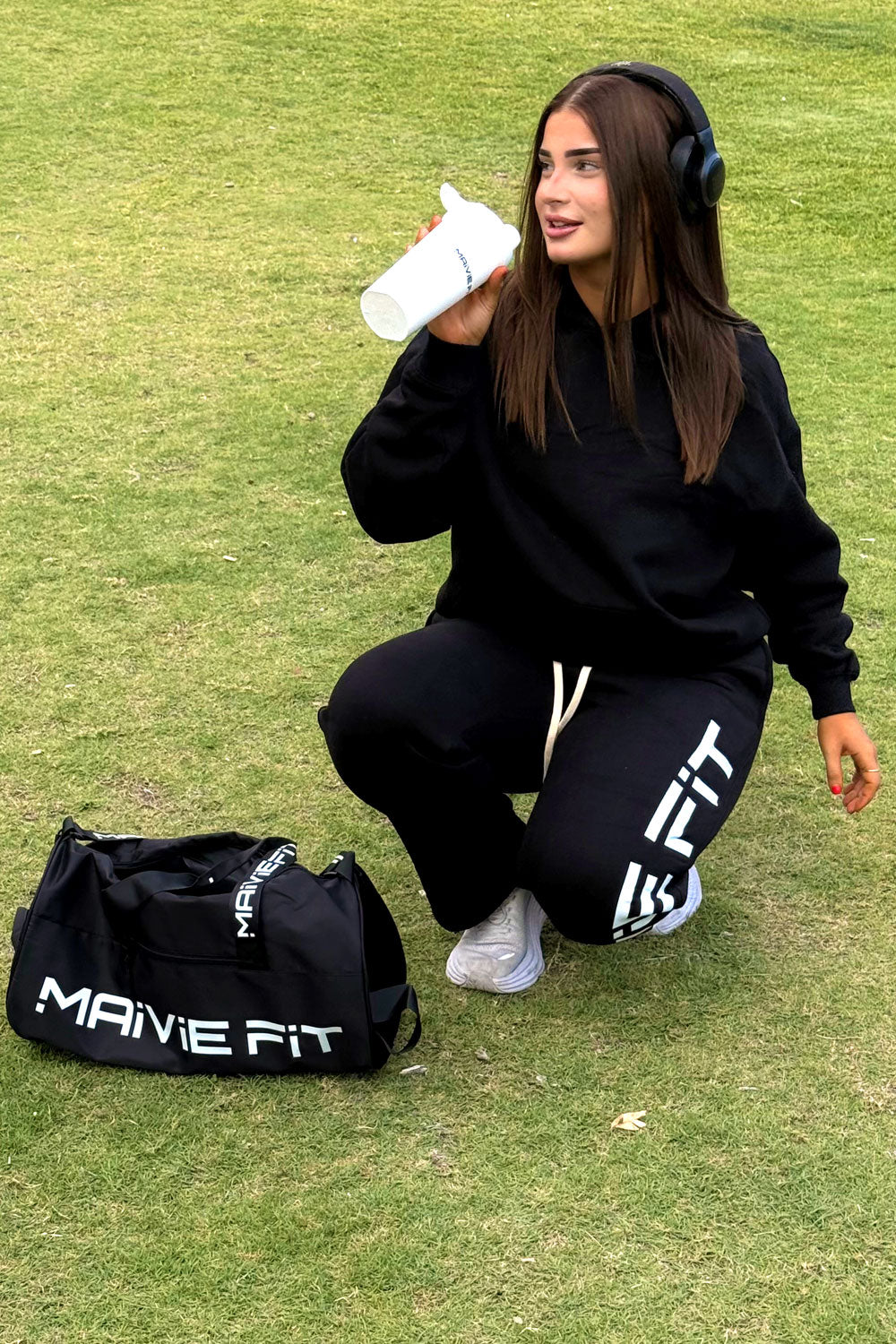 Maivie Fit Shoulder Bag and Shaker Bottle